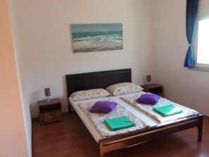3 bedrooms, WiFi, bed sheets - My Jacuzzi for 4 + 2 people (Slatine)