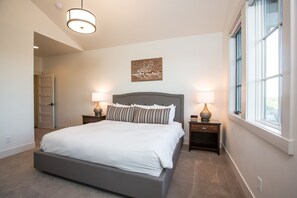 5 slaapkamers, een strijkplank/strijkijzer, wifi, beddengoed