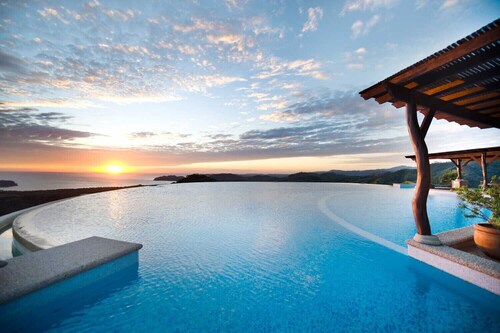 Ventanas del Mar - Ridge Condo 8 with Ocean Views - Minutes to Playa Carrillo