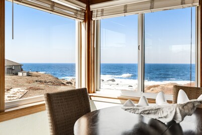 Large waterfront home with deck & private cove - amazing panoramic views