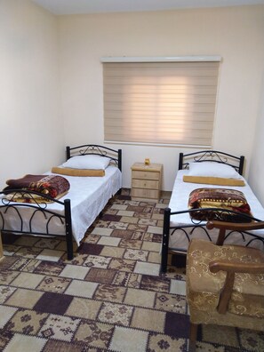 Basic Triple Room, 3 Single Beds - Majido Hostel (Wadi Musa)