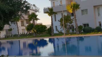 3 kolam renang outdoor