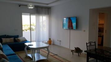 Standard Apartment, 2 Single Beds, Non Smoking | Living room | Plasma TV