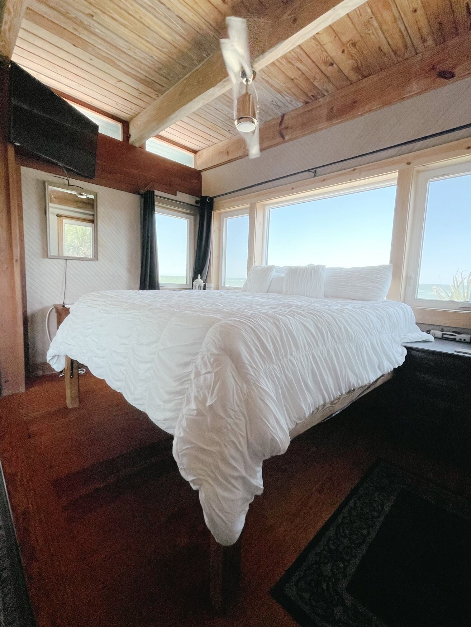 Penthouse Artist Haven Beachfront Penthouse | Panoramic Ocean Views