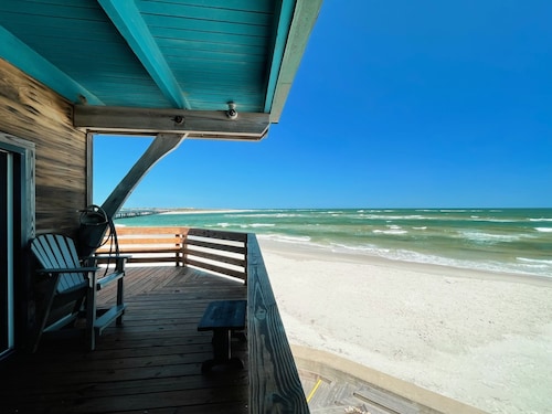 Penthouse Artist Haven Beachfront Penthouse | Panoramic Ocean Views