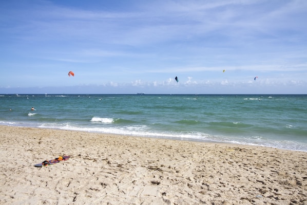Beach nearby - Modern resort-style condo - steps from the beach, near Fort Lauderdale (Pompano Beach)
