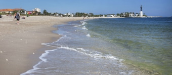 Modern resort-style condo - steps from the beach, near Fort Lauderdale