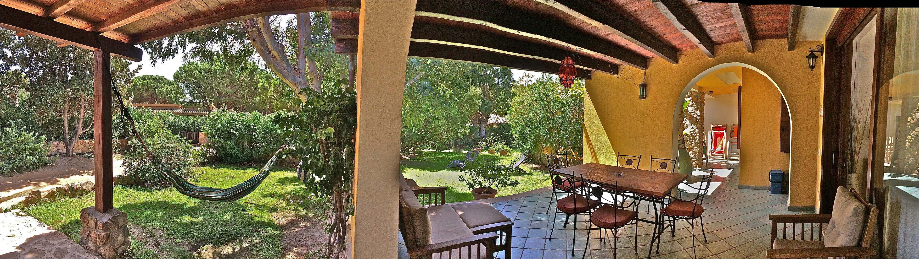 屋外ダイニングエリア