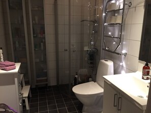 Badekar, hårtørrer, Sæbe