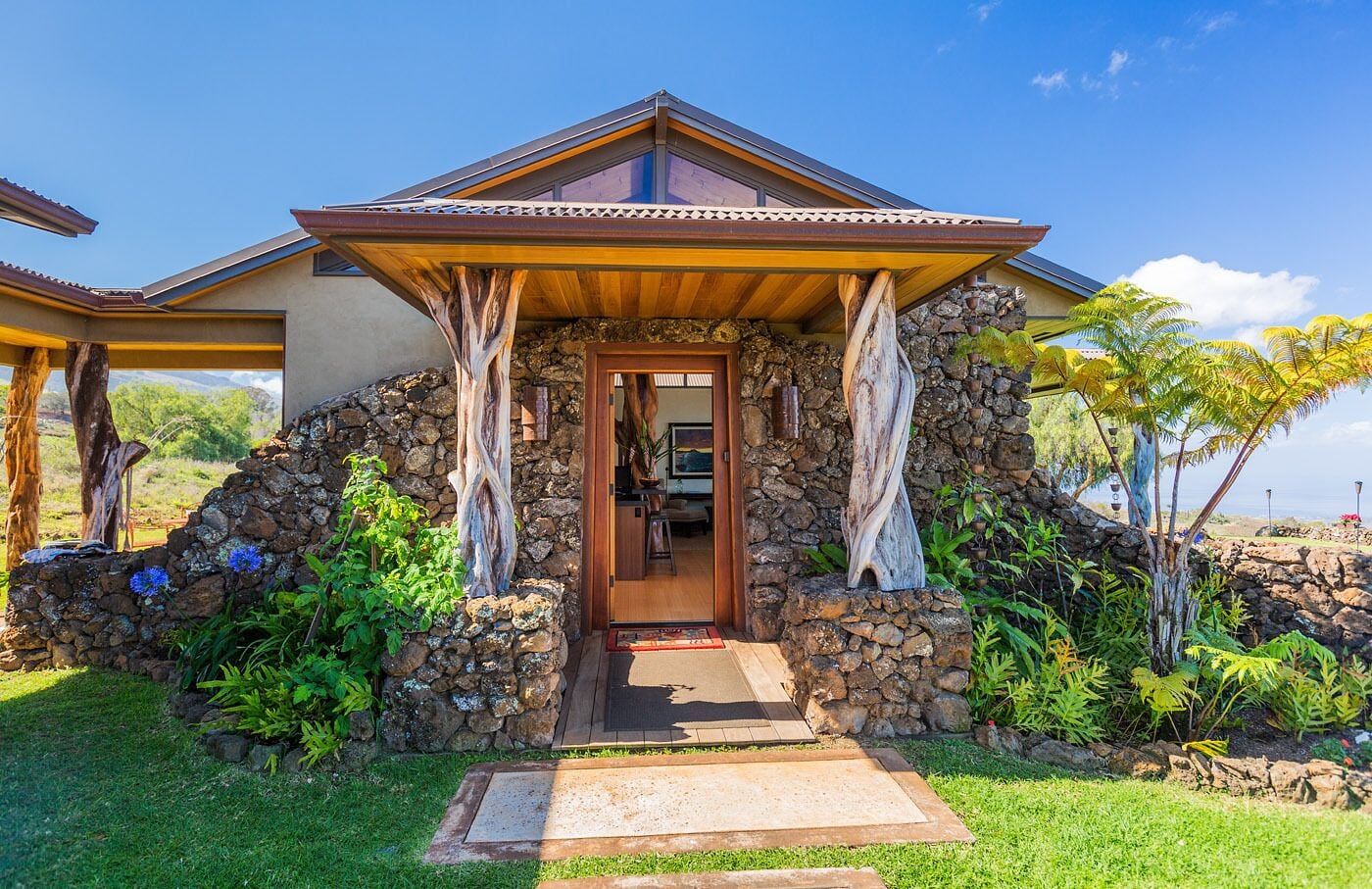 Kula Villa- Spectacular Upcountry views, exclusive and private.   808-283-7370