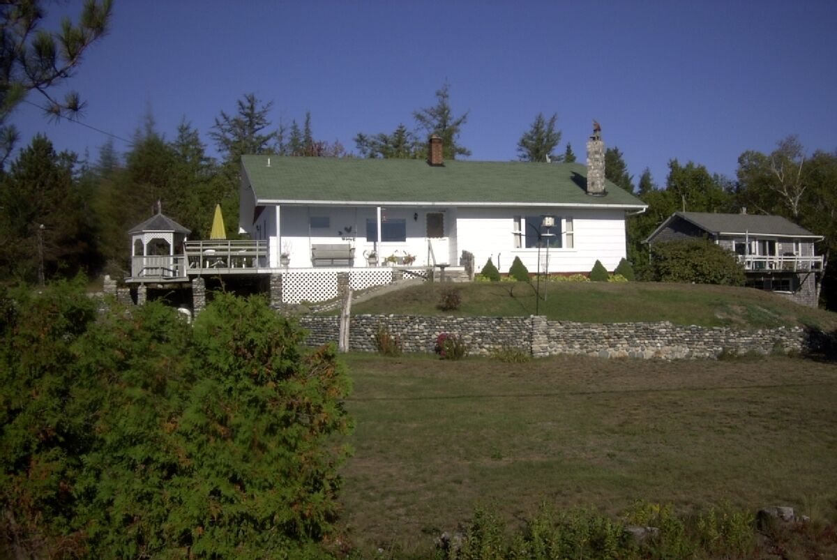 Quiet Family-Friendly Country Home