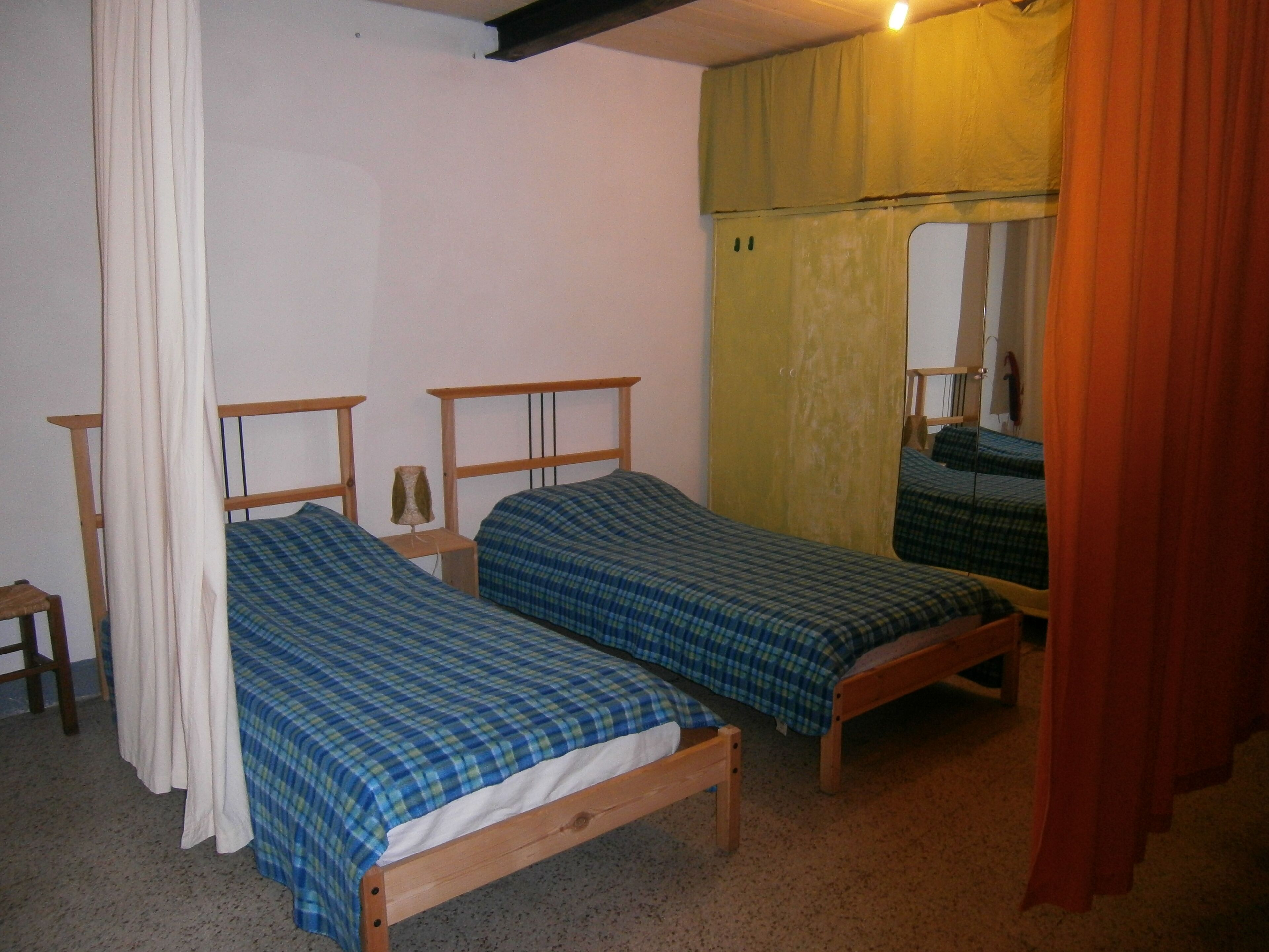 2 habitaciones, tabla de planchar con plancha y wifi gratis 