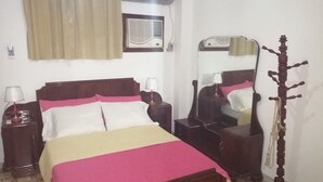 Hypo-allergenic bedding, down duvets, blackout curtains, soundproofing - CASA Eludis y Perfecto (Havana)
