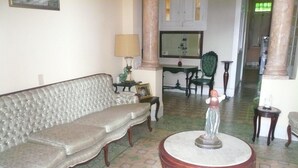 Lobby - CASA Eludis y Perfecto (Havana)