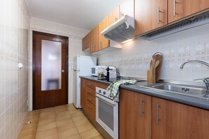 Réfrigérateur, micro-ondes, four, cafetière/bouilloire