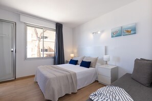 1 slaapkamer, een strijkplank/strijkijzer, gratis wifi, beddengoed