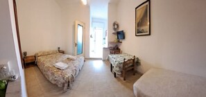 1 Schlafzimmer, BĂŒgeleisen/BĂŒgelbrett, kostenloses WLAN, BettwĂ€sche