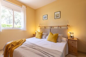 2 chambres, fer et planche à repasser, Wi-Fi gratuit, draps fournis