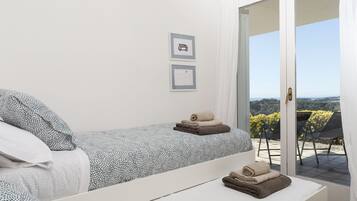 8 habitaciones, tabla de planchar con plancha y wifi