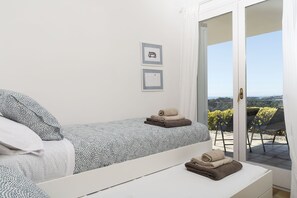 8 Schlafzimmer, Bügeleisen/Bügelbrett, WLAN