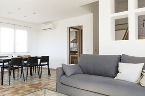 Televisión, chimenea