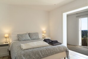 8 bedrooms, iron/ironing board, WiFi