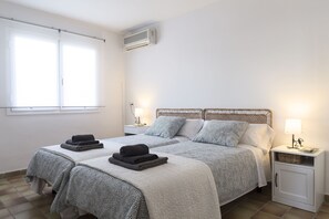 8 bedrooms, iron/ironing board, WiFi