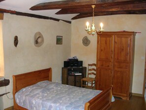 2 bedrooms, iron/ironing board