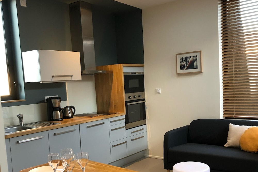 Architect house 'OAK' for 2 persons, quiet, close to transport.