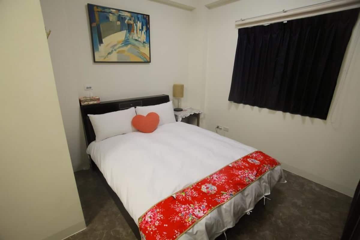 Habitación básica doble | Escritorio, cortinas blackout, camas extra y wifi gratis