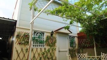 Family Quadruple Room | Desk, blackout drapes, rollaway beds (surcharge), WiFi (free)