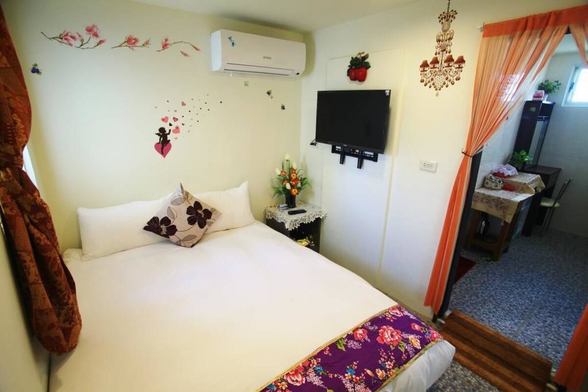 Kamar Double Klasik | Meja kerja, tirai kedap cahaya, dan tempat tidur lipat/tambahan
