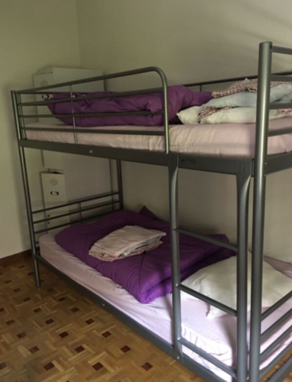 Room - Apartmenty Chamartin - Hostel (Madrid)