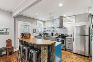 Fridge, microwave, oven, stovetop - Steps to Village! 2BR, 2BA, Sleeps 6, Beach Gear (Saint Simons Island)