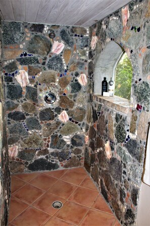 Dusche, Haartrockner, Handtücher, Seife