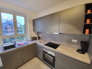 Réfrigérateur, four, plaque de cuisson, lave-vaisselle