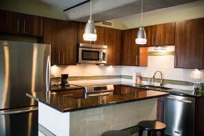 Fridge, microwave, oven, stovetop - Condo in the heart of downtown Austin.- 8th street- (Austin)