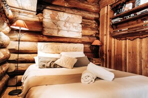 1 bedroom, iron/ironing board, bed sheets - Log cabin Les Convers (Collonges-sous-Salève)