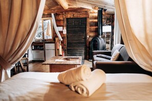 1 chambre, fer et planche à repasser, draps fournis