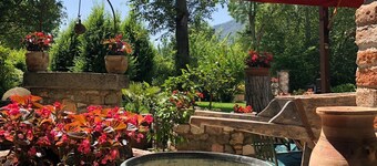   Dans une maison du 19eme siècle appartements en pierre originale dans les Mont