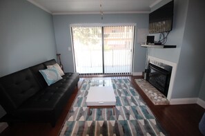 TV, fireplace, DVD player, video library - There is no key to enter the property. You will be given the access code. (Ocean City)