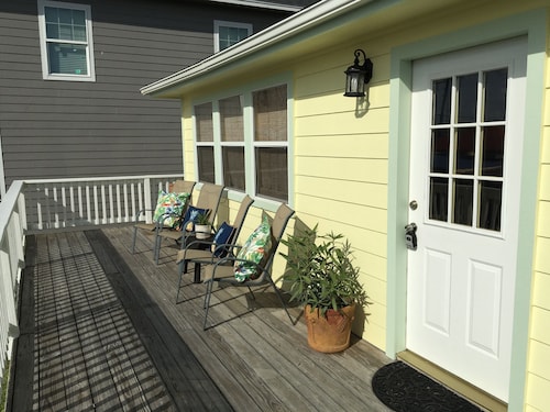 Charming Beach House in Rockport!! Come Relax and Enjoy!!