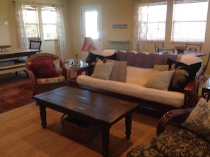 Smart TV, DVD player - Charming Beach House in Rockport!! Come Relax and Enjoy!! (Rockport)