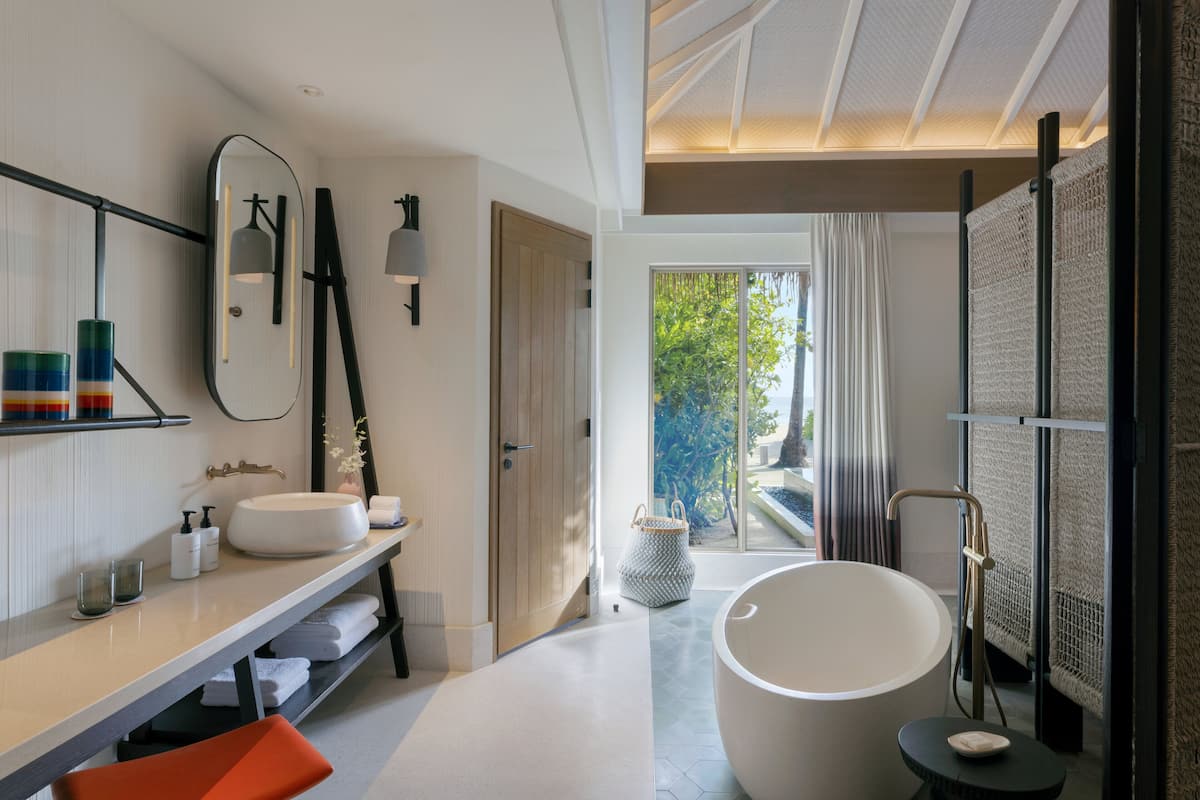 Separate tub and shower, rainfall showerhead, free toiletries