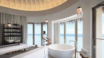 Couples treatment rooms, sauna, hot tub, steam room, body treatments