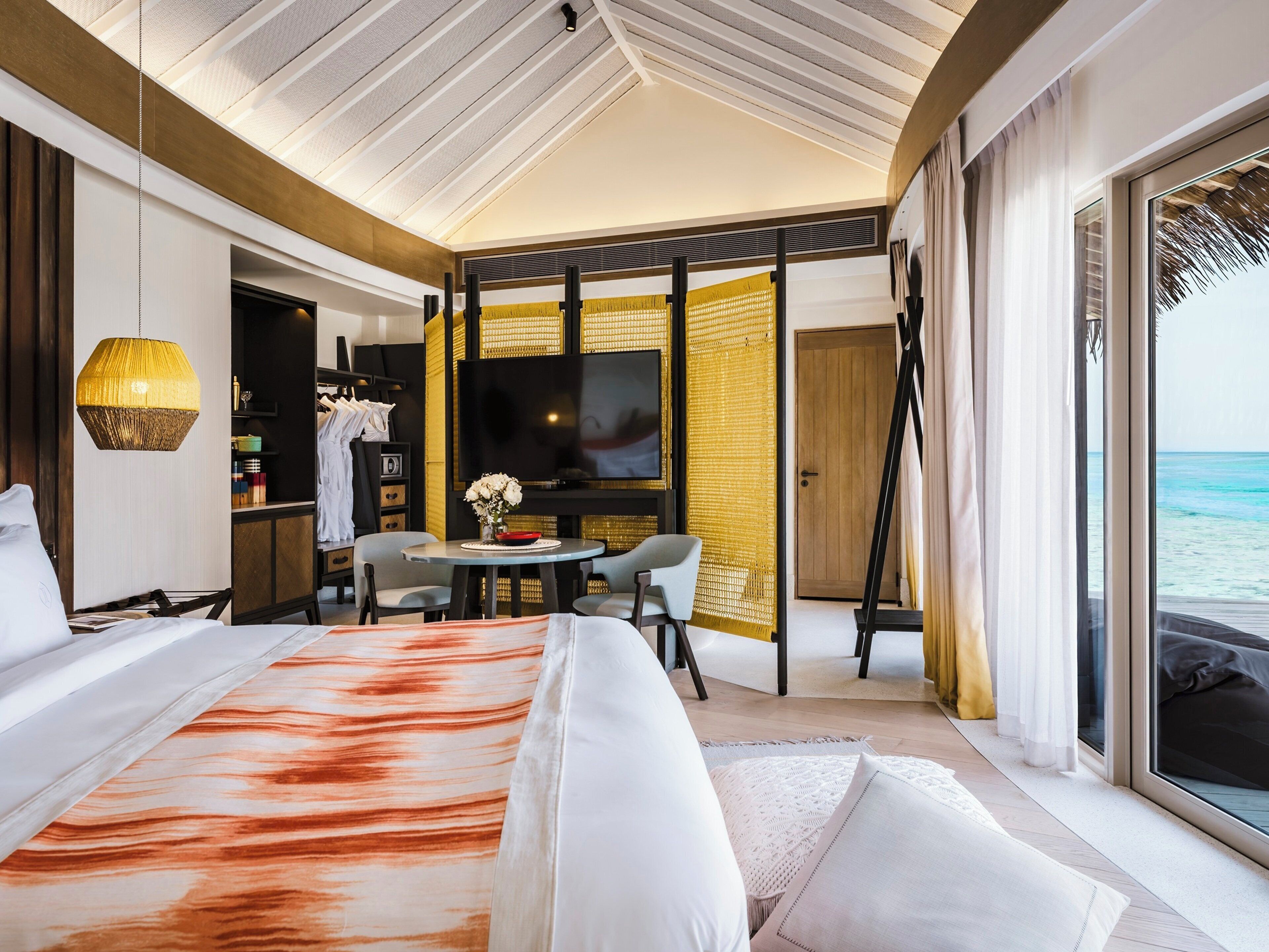 3 Bedrooms, Overwater (Residence, Club InterCont. Benefits)