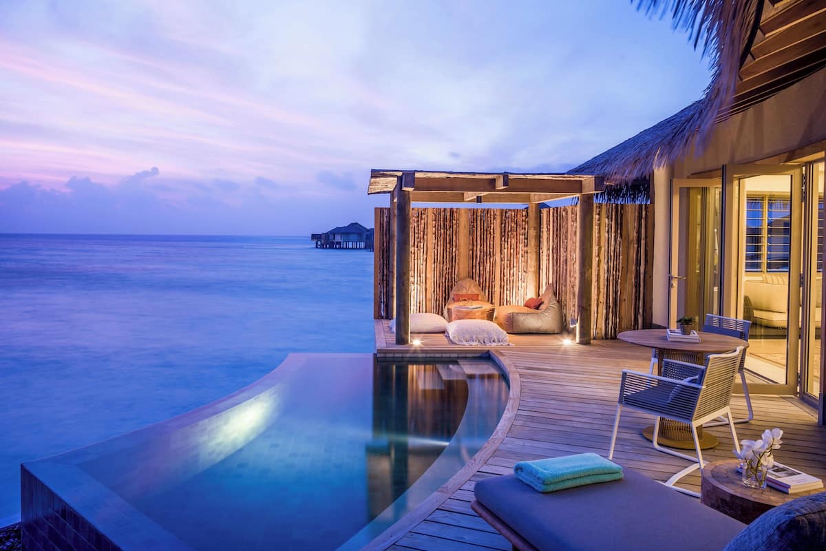 Villa - ovan vatten (Pool, Club InterContinental Benefits) | SÀngtillbehör av högsta kvalitet, duntÀcken och memory foam-madrasser
