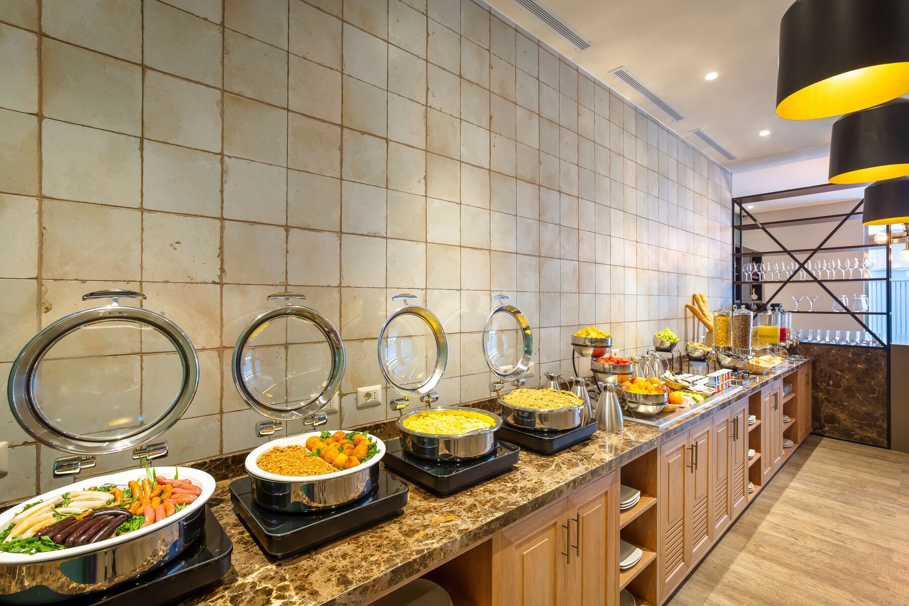 Free daily buffet breakfast
