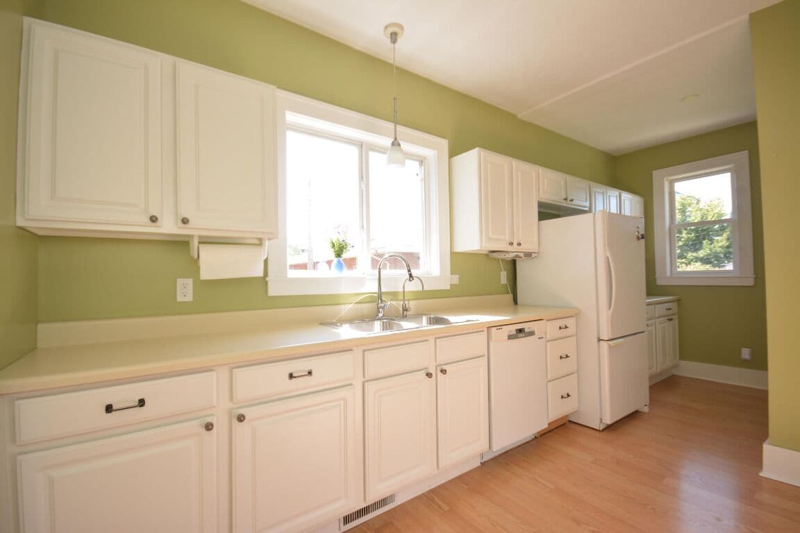 Downtown bungalow near beach 