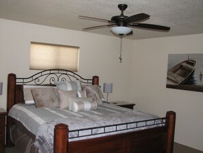 3 slaapkamers, een strijkplank/strijkijzer, gratis wifi, beddengoed